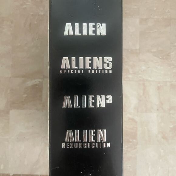 Alien Legacy 20th Anniversary Ed DVD set - Picture 3 of 7